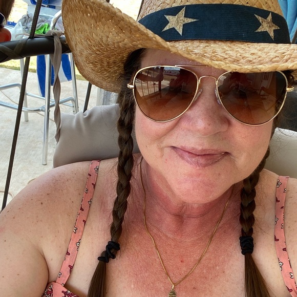 Meet your Posher, Monica - Picture 9 of 10